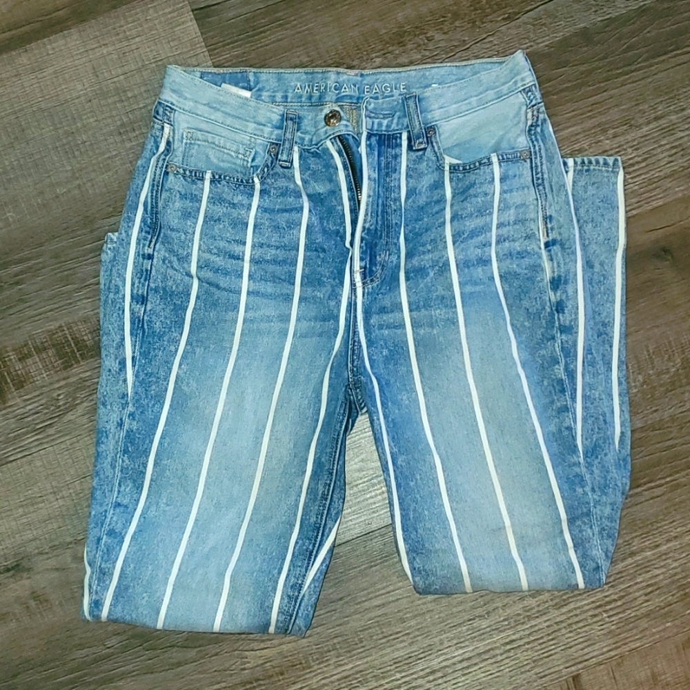 SUPER CUTE American Eagle Striped Mom Jean size 2